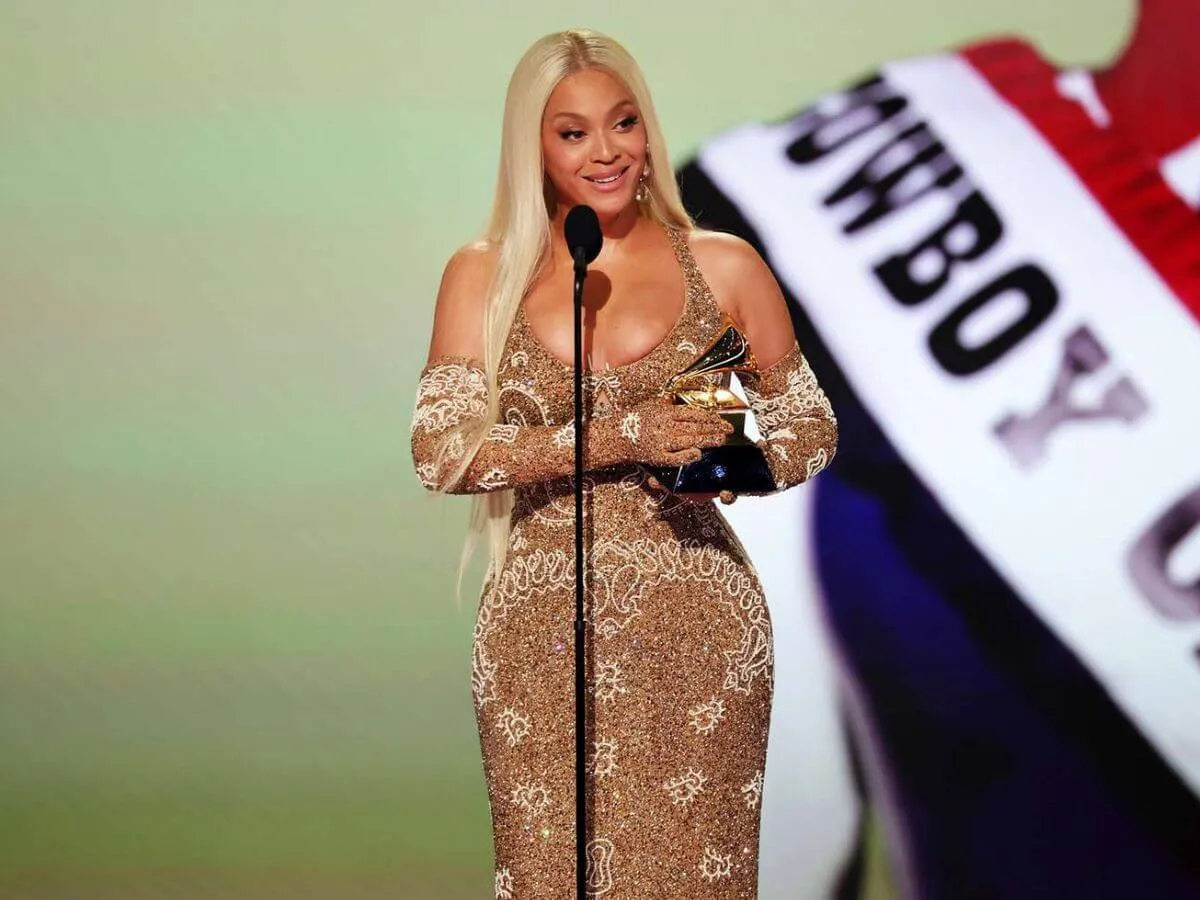 Un repaso a los ganadores más cinematográficos de los Grammy 2025 y su potencial en la pantalla grande